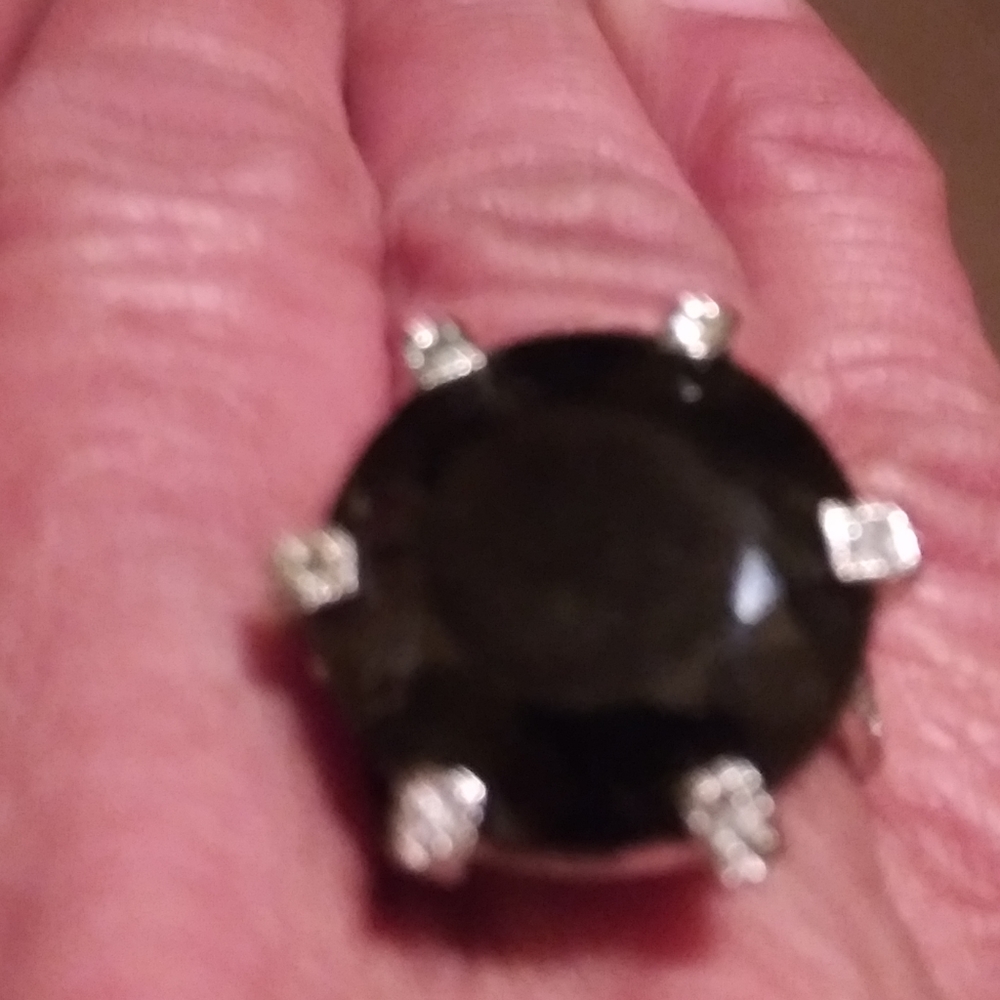 8 CT Topaz Ring